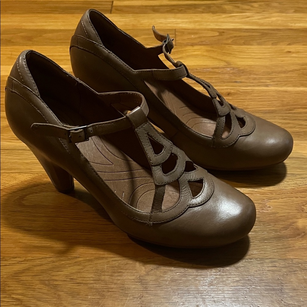 Chic Brown T-Strap Heels - “Strap Pump” shoes resemble Flapper Shoes of 1920s